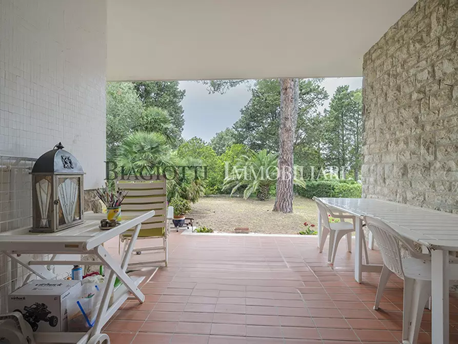 Immagine 3 di Villa in vendita  a Livorno