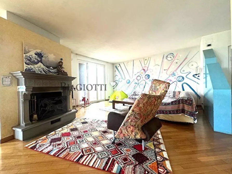 Immagine 8 di Villa in vendita  a Livorno