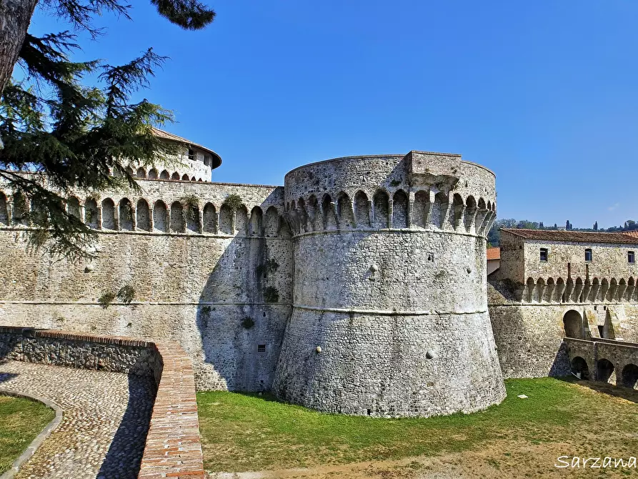 Immagine 27 di Rustico / casale in vendita  in Via del corso a Sarzana