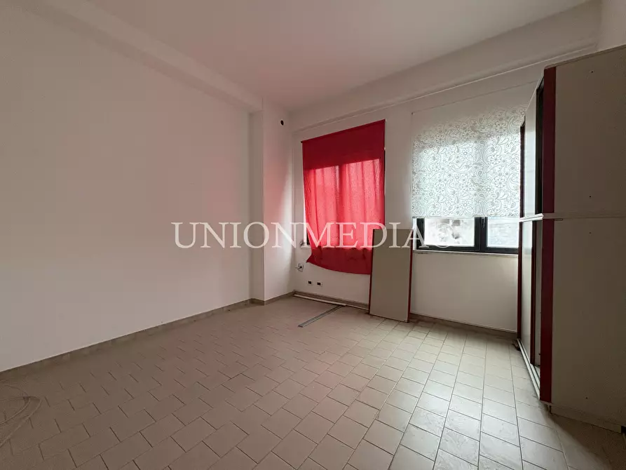 Immagine 2 di Locale commerciale in affitto  a Sarzana