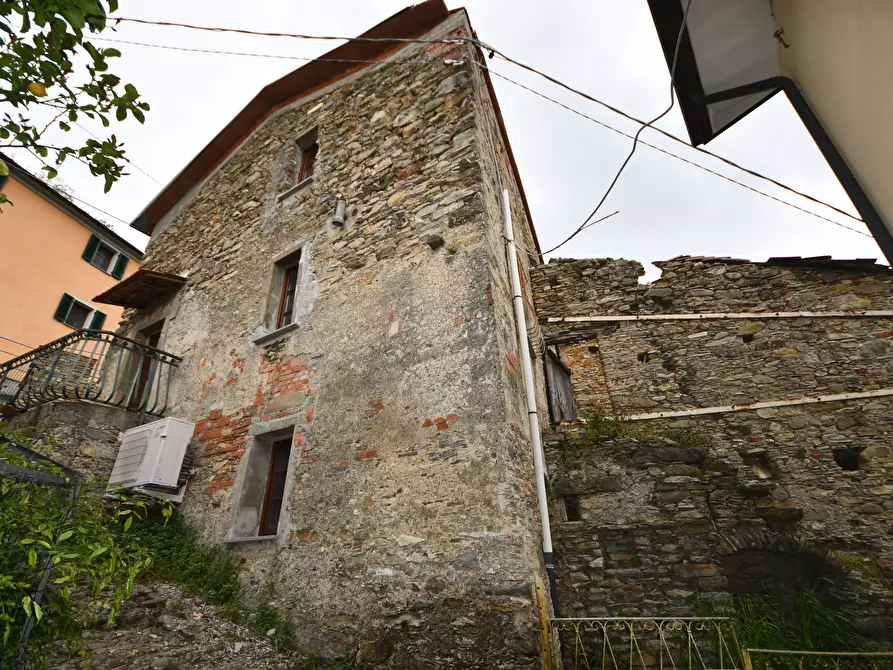Immagine 1 di Casa semindipendente in vendita  in Via Annunziata 1 a Ortonovo