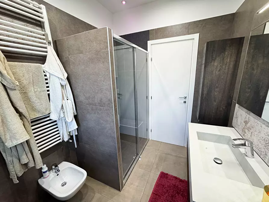 Immagine 29 di Quadrilocale in vendita  in Viale San Gottardo a Rimini