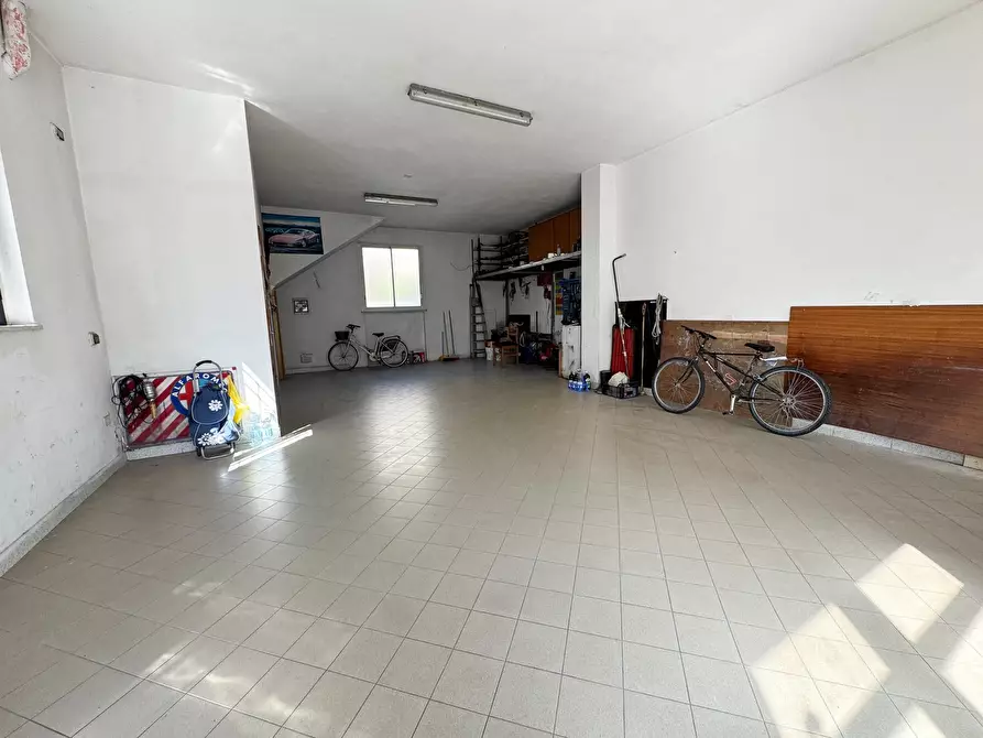 Immagine 1 di Garage in vendita  in Piazzetta Ducale a Rimini