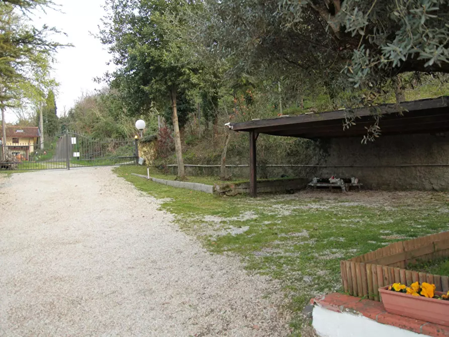Immagine 16 di Villa in vendita  in Via Tomassini 18 a Borghi
