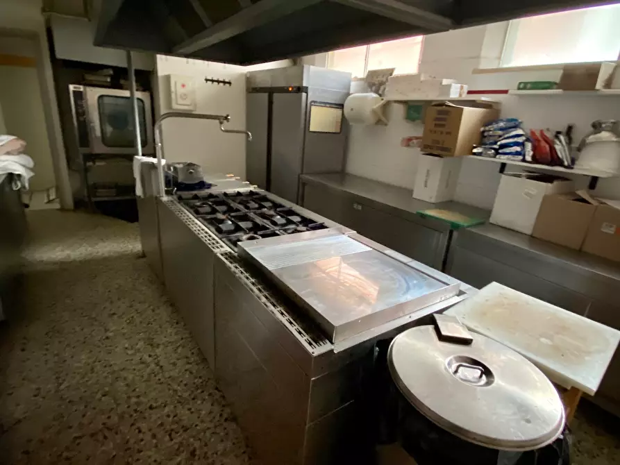 Immagine 23 di Palazzo in vendita  in Viale Don Giovanni Bosco 21 a Rimini