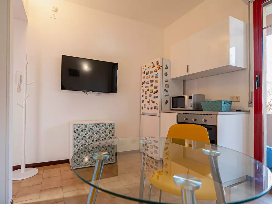 Immagine 10 di Bilocale in vendita  in Via Leptis Magna 2 a Rimini