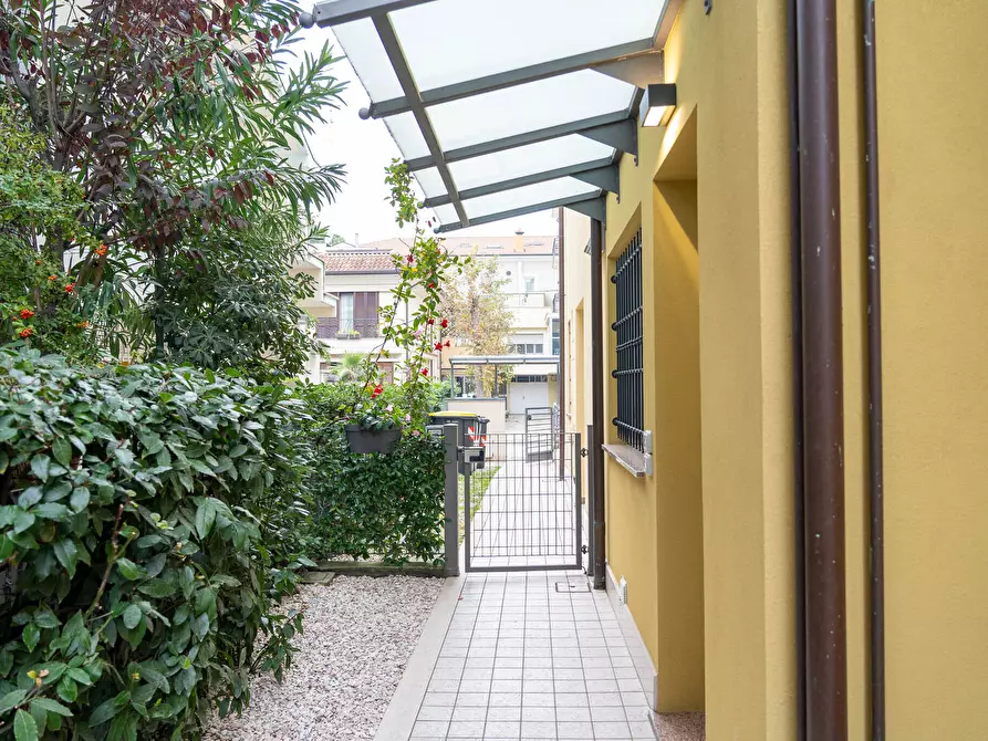 Immagine 25 di Bilocale in vendita  in Viale Catalani 20 a Riccione