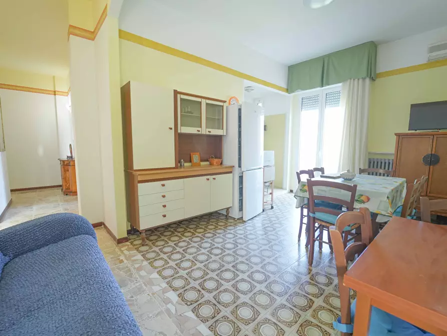 Immagine 36 di Palazzo in vendita  in Via Albio Tibullo 40 a Bellaria-Igea Marina