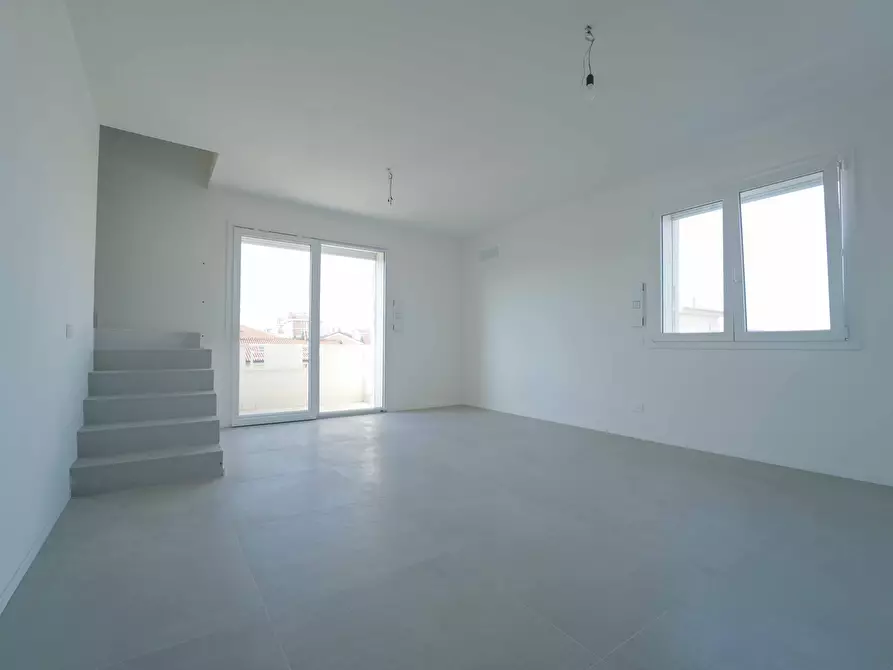 Immagine 4 di Quadrilocale in vendita  in Via Niccolò Tommaseo 100 a Rimini