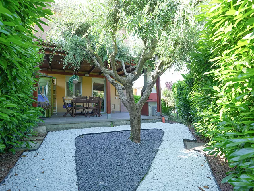 Immagine 29 di Trilocale in vendita  in Via Berlino 89 a Santarcangelo Di Romagna