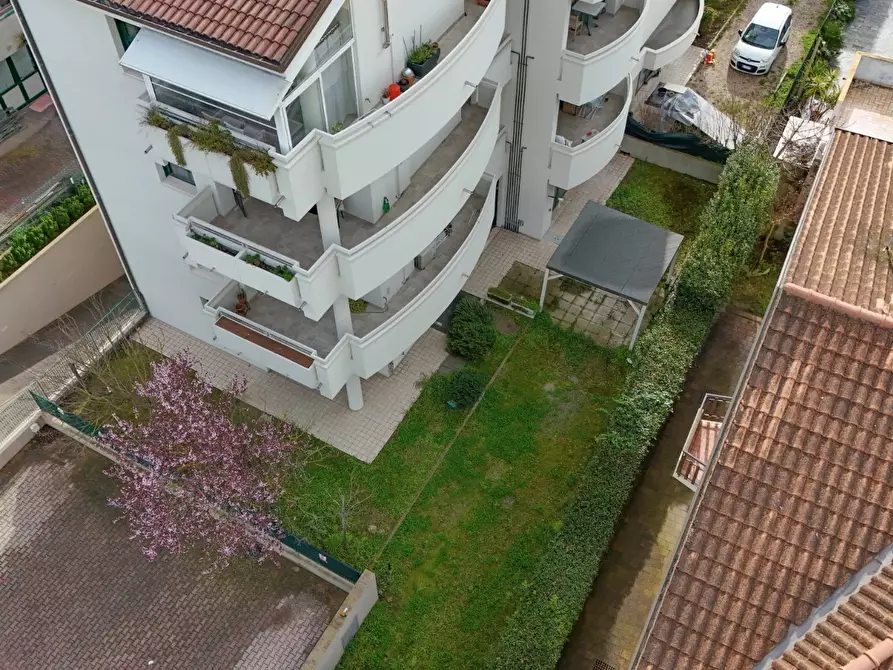 Immagine 18 di Trilocale in vendita  in Viale Tocra 10A a Rimini