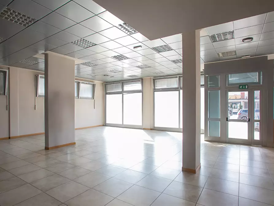 Immagine 16 di Locale commerciale in vendita  a Santarcangelo Di Romagna