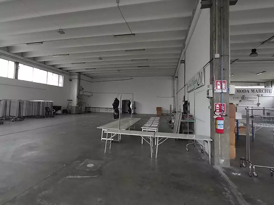 Immagine 2 di Attività artigianale in affitto  in Via Marecchiese 309 a Rimini