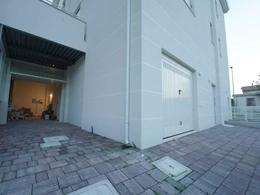 Immagine 18 di Quadrilocale in vendita  in Via Niccolò Tommaseo 100 a Rimini