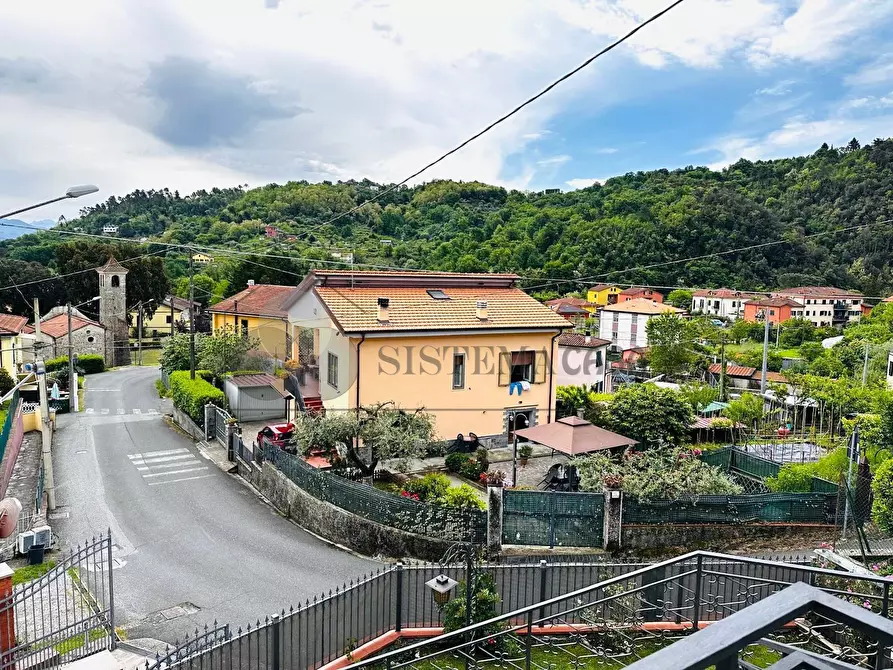 Immagine 32 di Villa in vendita  in Via 1º Maggio 12 a Follo