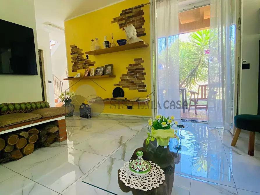 Immagine 12 di Villa in vendita  a Castelnuovo Magra