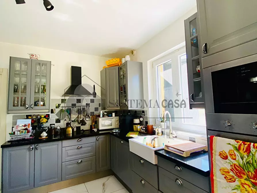 Immagine 19 di Villa in vendita  a Castelnuovo Magra