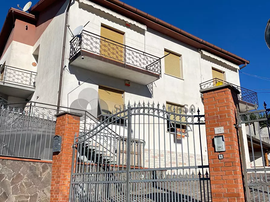 Immagine 1 di Villa in vendita  in Via 1º Maggio 12 a Follo