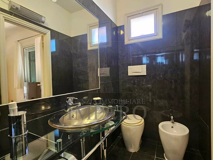 Immagine 19 di Villa in vendita  in Via Woronof a Ventimiglia