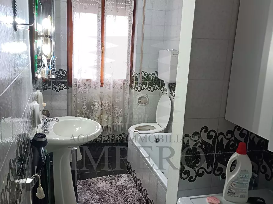 Immagine 13 di Pentalocale in vendita  in Via Caduti del Lavoro 3 a Ventimiglia