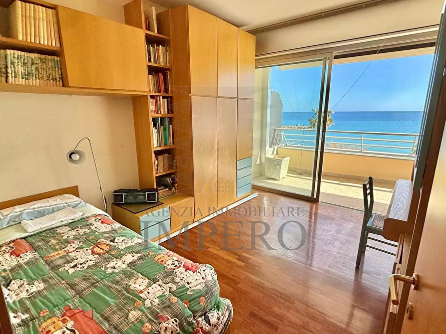 Immagine 37 di Pentalocale in vendita  in Lungomare Varaldo 67 a Ventimiglia