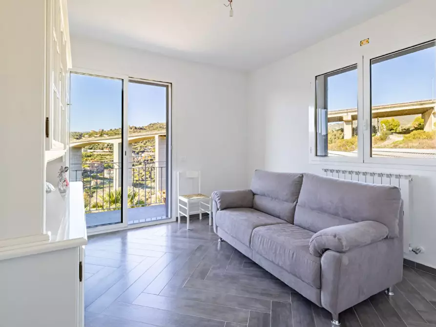 Immagine 8 di Casa bifamiliare in vendita  in Via Sapergo 2 a Bordighera