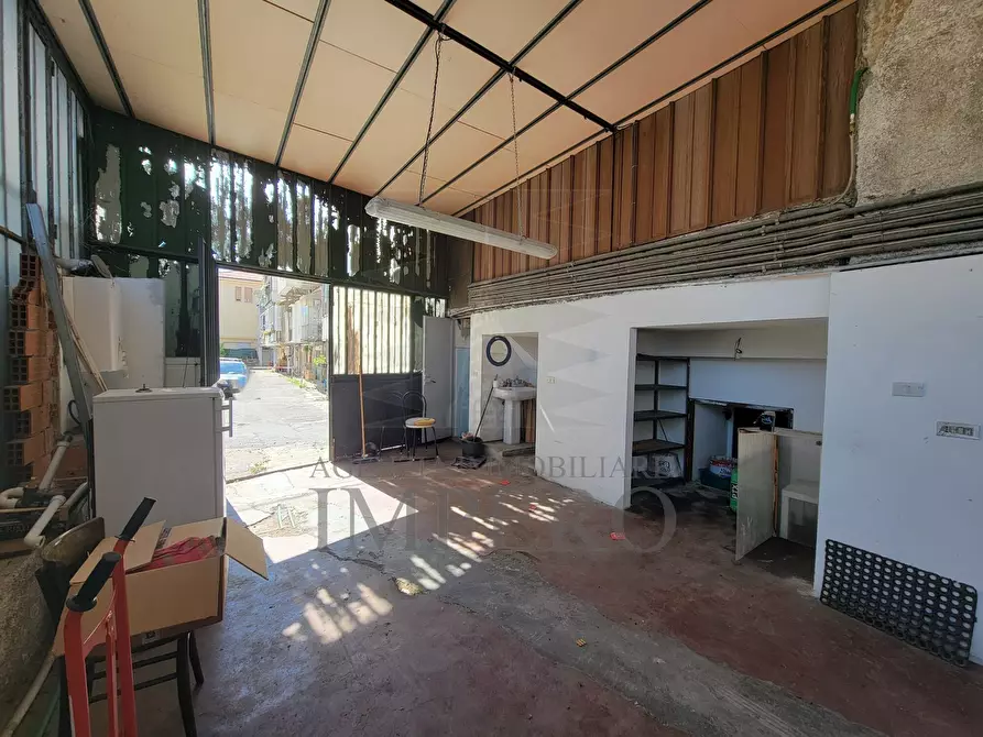 Immagine 48 di Magazzino in vendita  in Strada Statale 1 35 a Camporosso