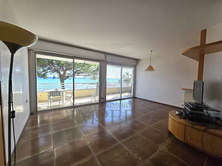 Immagine 5 di Pentalocale in vendita  in Lungomare Varaldo 67 a Ventimiglia