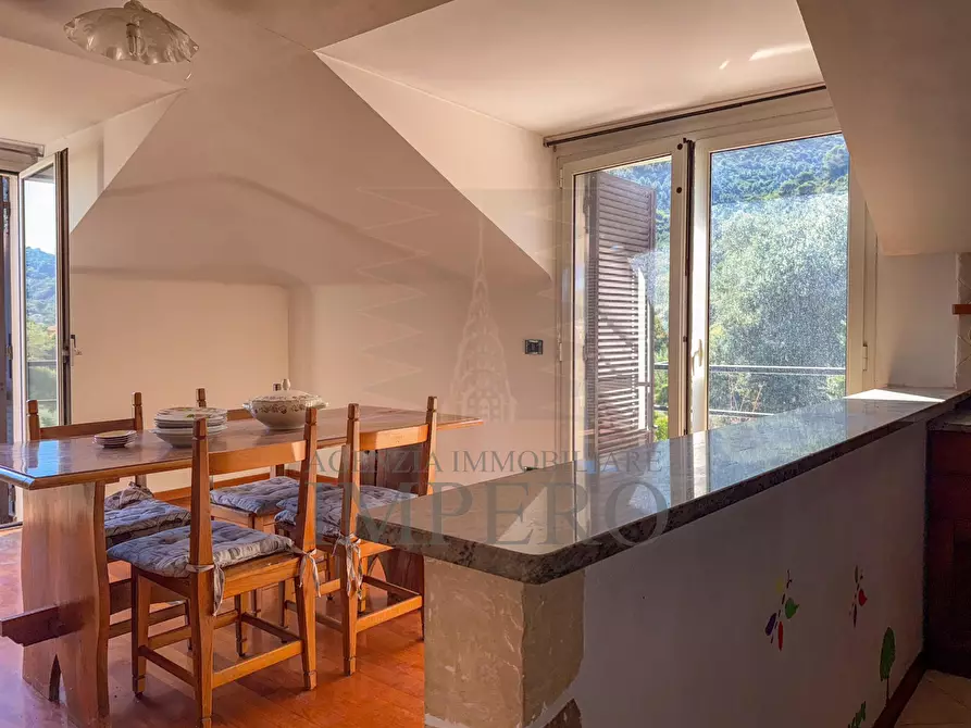 Immagine 4 di Pentalocale in vendita  in Località Gray 14 a Camporosso