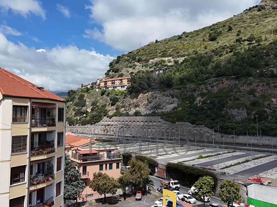 Immagine 36 di Quadrilocale in vendita  in Via Cornelio Tacito 2 a Ventimiglia