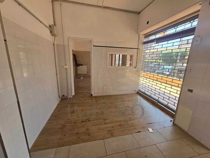 Immagine 7 di Locale commerciale in vendita  in Via Papa Giovanni XXIII 1 a Ventimiglia