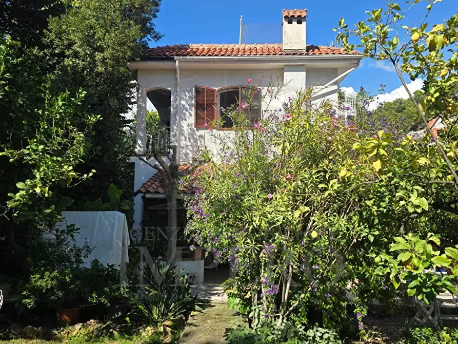 Immagine 12 di Villa in vendita  in Via Luciano Veziano 10 a Ventimiglia