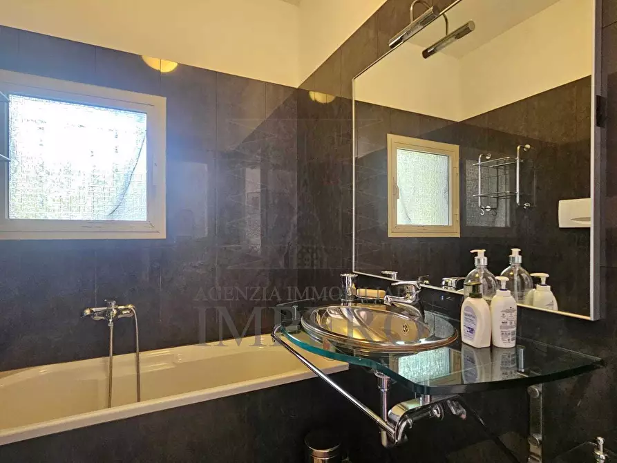 Immagine 18 di Villa in vendita  in Via Woronof a Ventimiglia