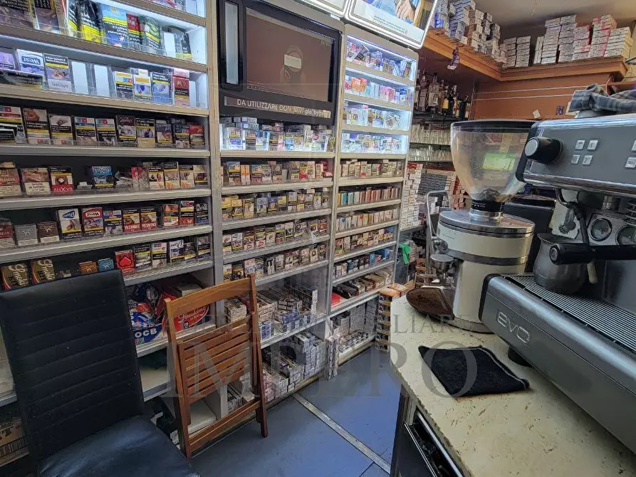 Immagine 2 di Locale commerciale in vendita  in Via Aurelia 150 a Bordighera