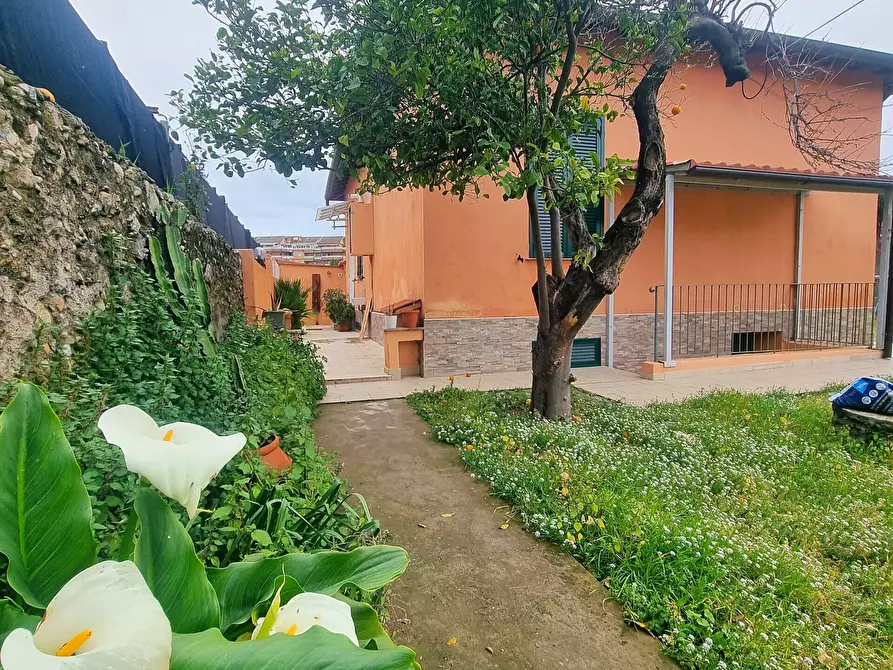 Immagine 1 di Casa indipendente in vendita  in Via alla Spiaggia 21 a Ventimiglia