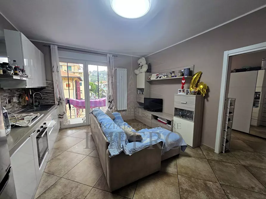 Immagine 3 di Trilocale in vendita  in Via Vittorio Emanuele II 321 a Bordighera