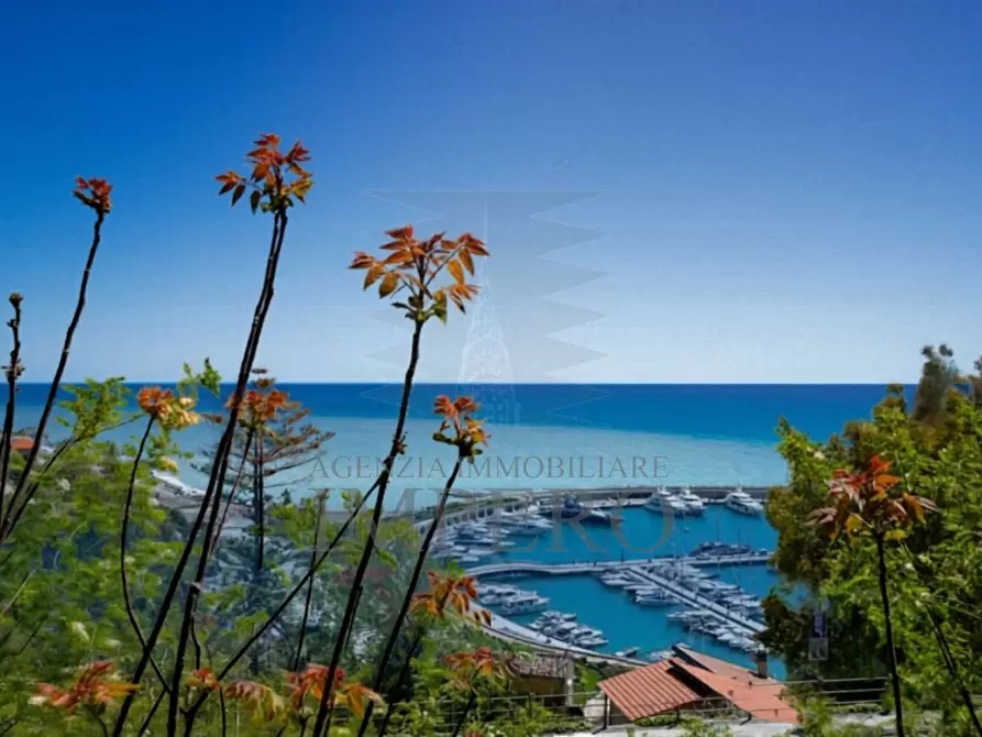 Immagine 24 di Bilocale in vendita  in Salita alle Mura 30 a Ventimiglia