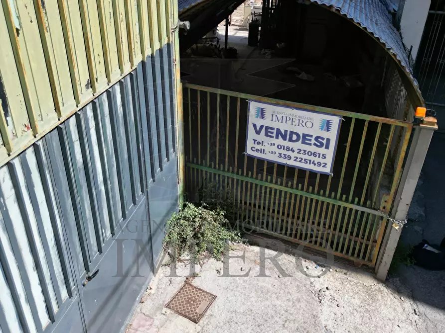 Immagine 1 di Magazzino in vendita  in Strada Statale 1 35 a Camporosso