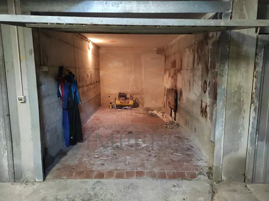 Immagine 2 di Garage in vendita  in Corso Limone Piemonte 112 a Ventimiglia