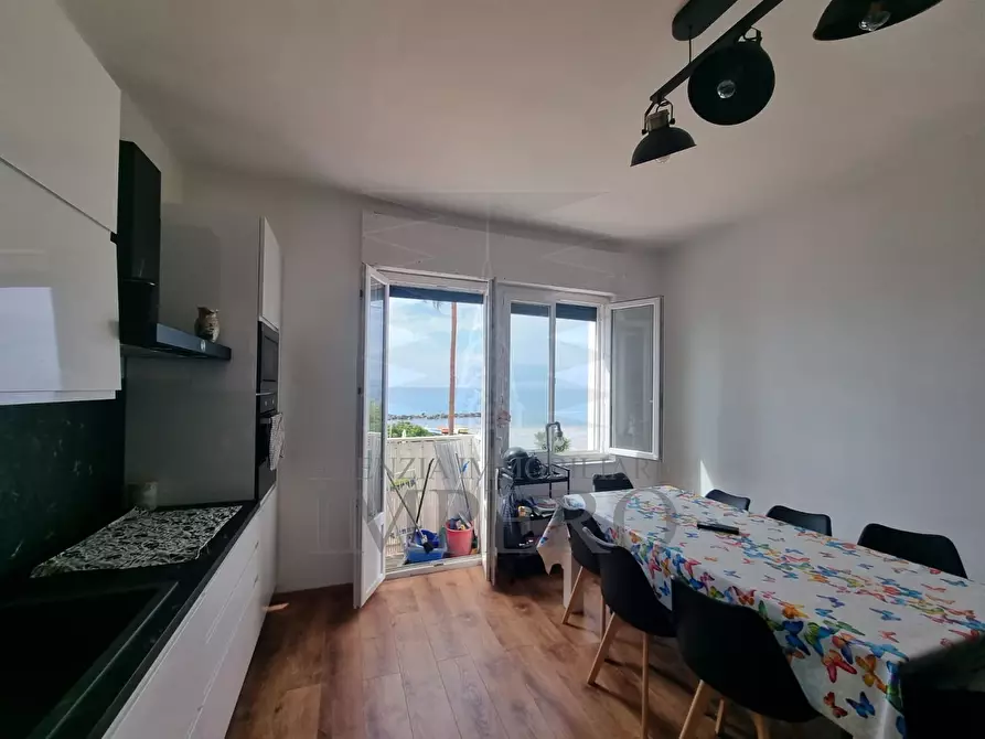 Immagine 11 di Trilocale in vendita  in Passeggiata Cavallotti 59 a Ventimiglia
