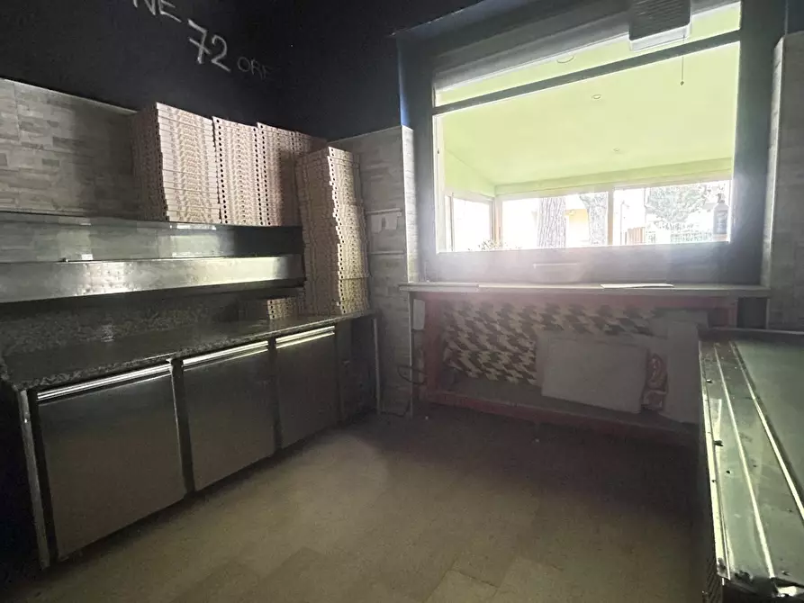 Immagine 13 di Locale commerciale in affitto  in Viale Nettuno a Francavilla Al Mare