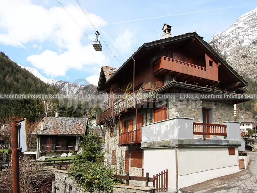 Immagine 32 di Trilocale in vendita  a Courmayeur