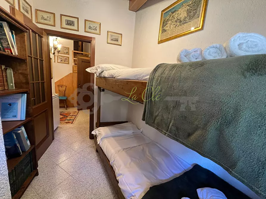 Immagine 10 di Quadrilocale in vendita  a Courmayeur