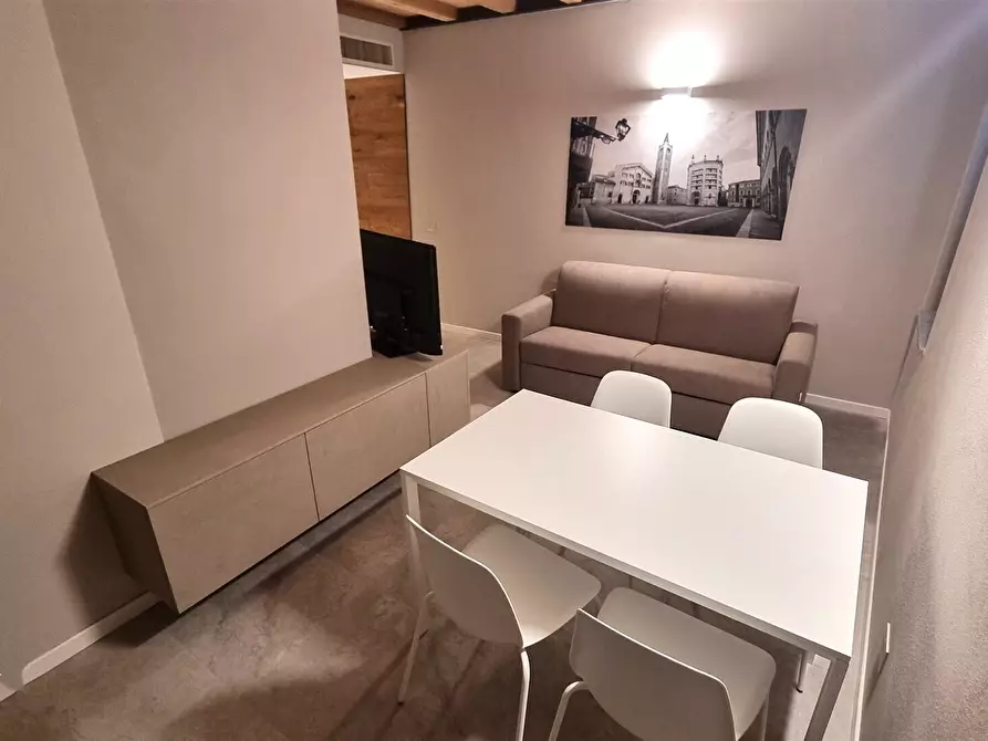 Immagine 2 di Bilocale in affitto  in Borgo Naviglio 1 a Parma