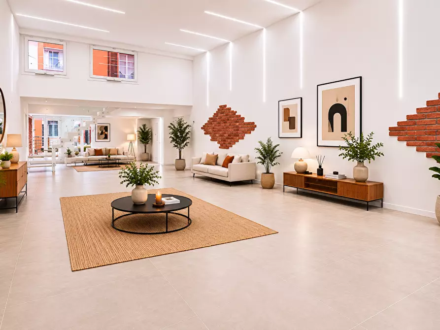 Immagine 1 di Loft/Open space in vendita  in Via Emilia Centro 227 a Modena