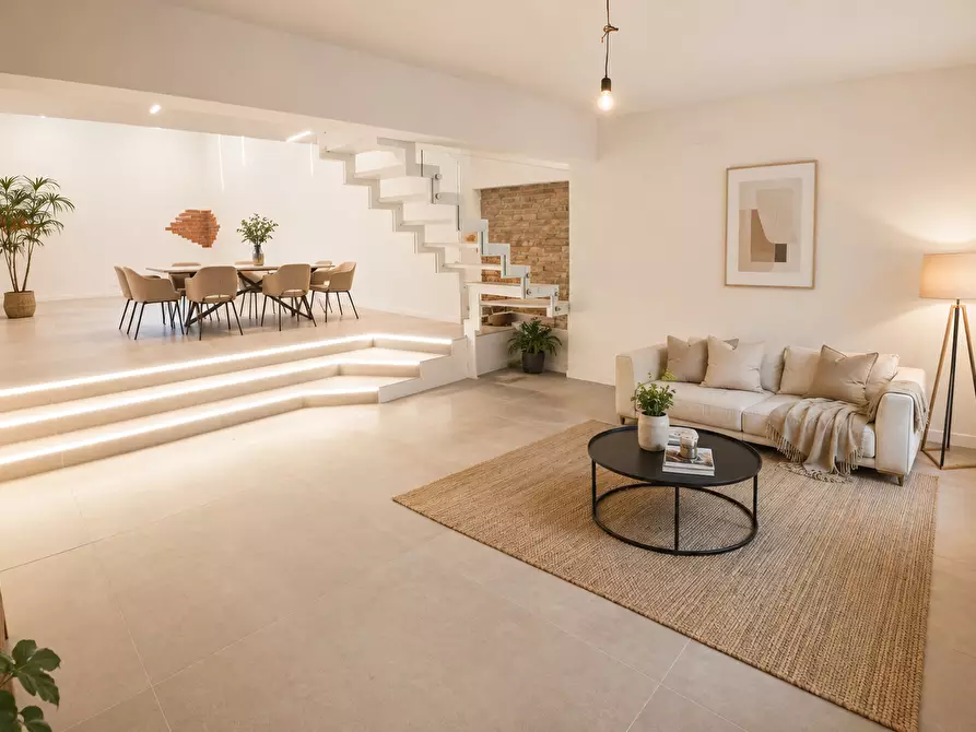 Immagine 7 di Loft/Open space in vendita  in Via Emilia Centro 227 a Modena