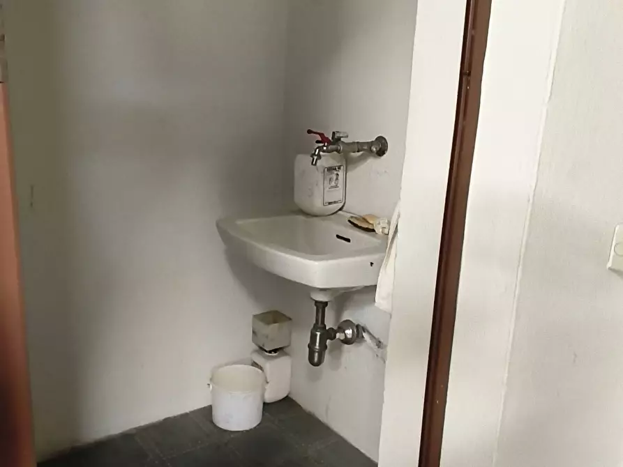 Immagine 6 di Laboratorio in vendita  in Via Ennio Carando a Modena