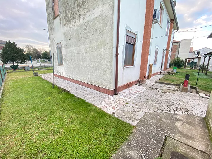 Immagine 11 di Bilocale in vendita  in via roma a Guarda Veneta