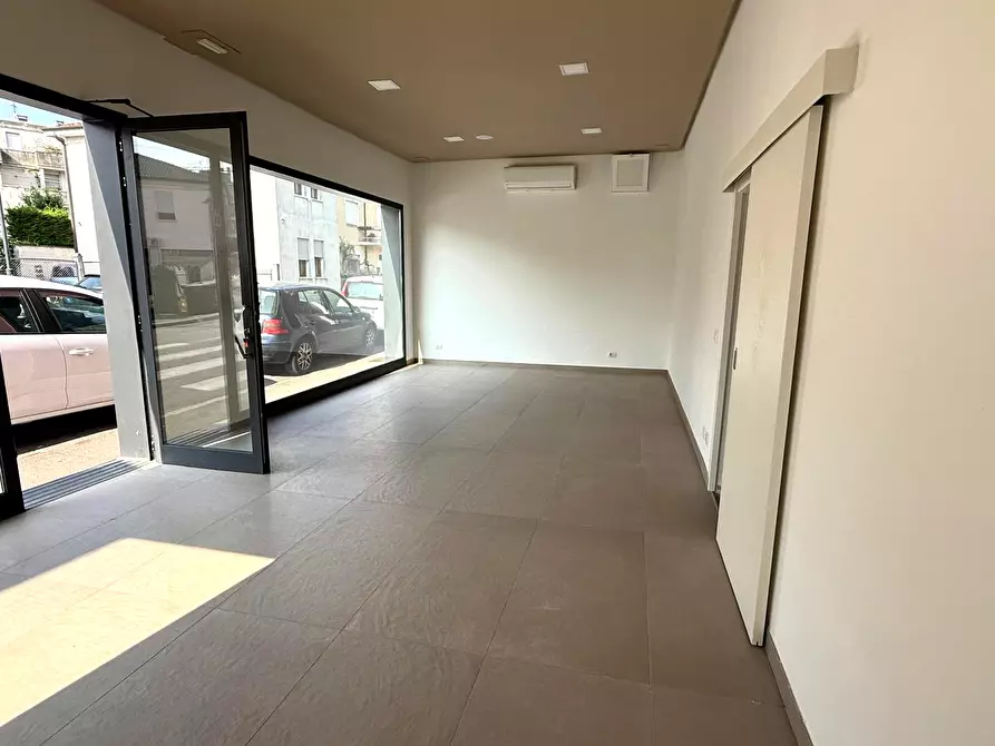 Immagine 1 di Locale commerciale in affitto  a Rovigo