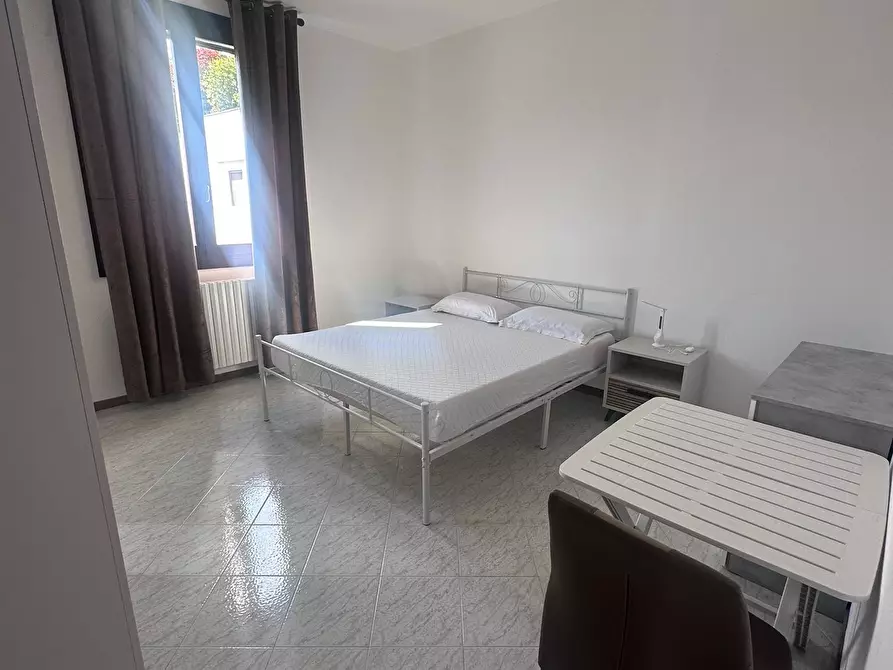 Immagine 8 di Stanza singola in affitto  a Rovigo